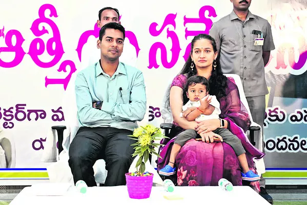 వేదికపై కలెక్టర్‌ అనుదీప్‌ దంపతులు   - Sakshi