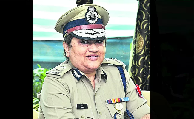 Aroma Singh as SC Railway IG - Sakshi