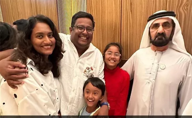 Indian Entrepreneur And Family On Meeting Dubai Ruler In Elevator - Sakshi