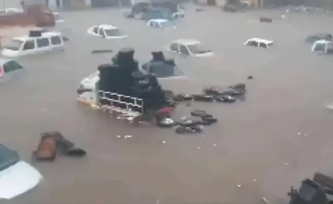 Heavy Rains In Gujarat Streets Flooded Cars Submerged  - Sakshi