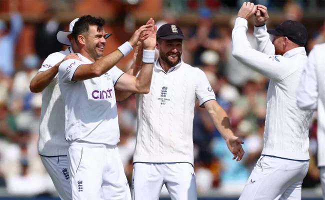 Ashes 4th Test: Anderson Strike On First Ball Of Day 2, Australia All Out For 317 - Sakshi