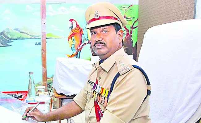 Muralikrishna assumed charge as First Battalion Commandant - Sakshi