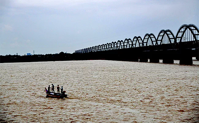 Rising Flood in Godavari River - Sakshi