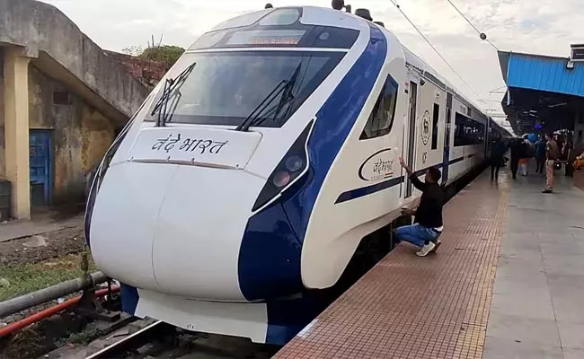 Man Flushes Rs 6000 For Urinating On Vande Bharat Express Here Is Why - Sakshi