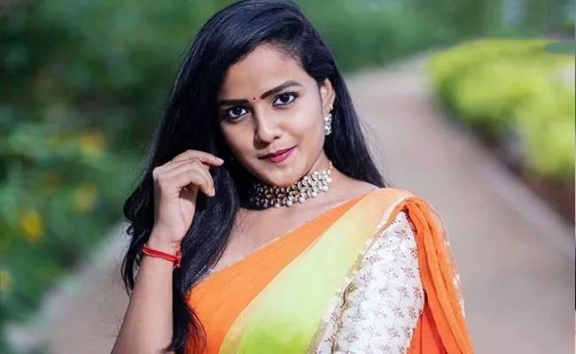 Baby Movie Heroine Vaishnavi Chaitanya Enters Into Bigg Boss House - Sakshi