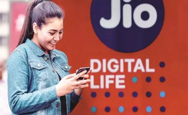 Reliance Jio Infocomm Q1 Profit jumps 12pc new 30lakh subscribers - Sakshi