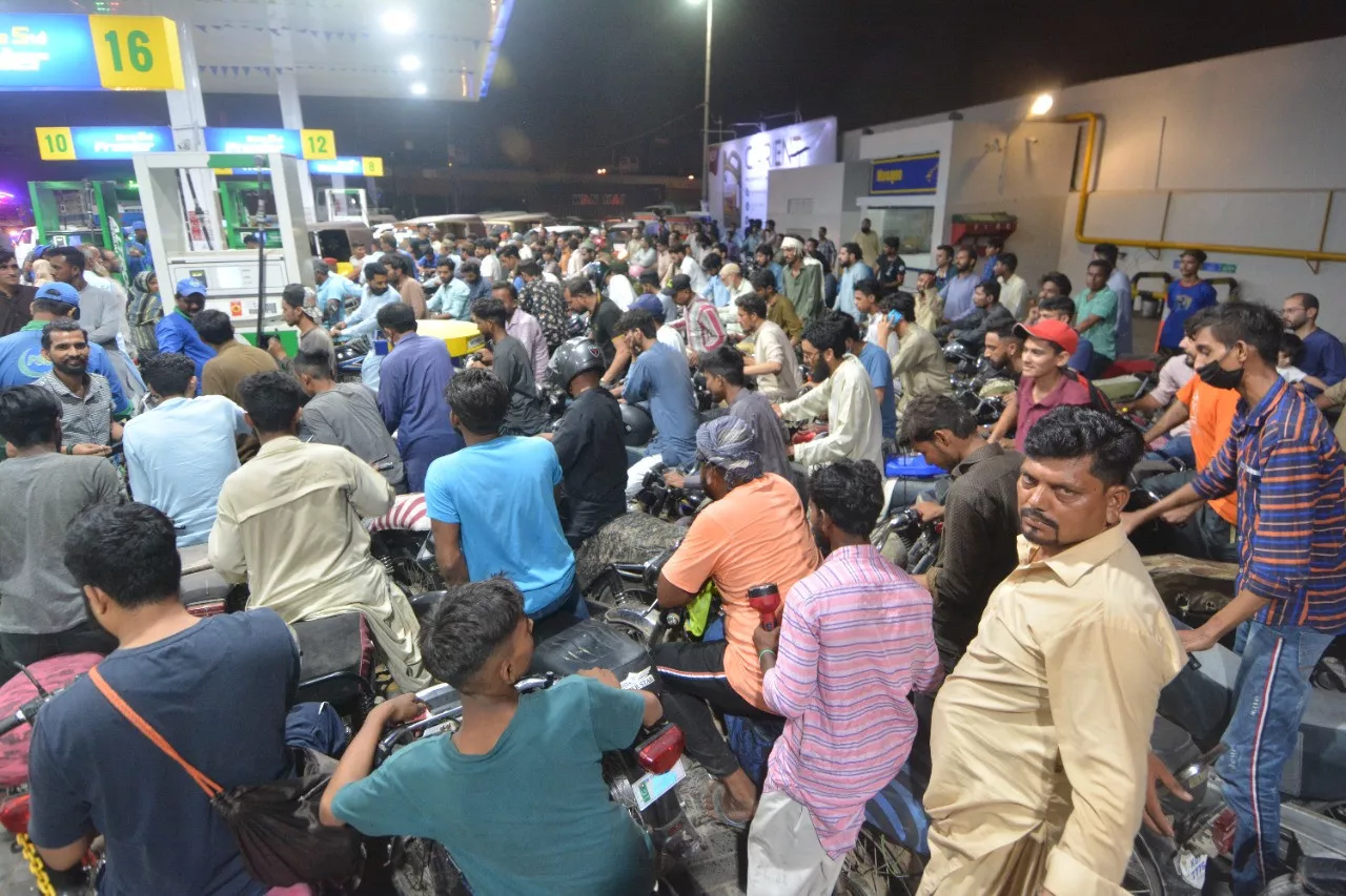 Petroleum Dealers In Pakistan Calls Nationwide Strike For 2 Days - Sakshi