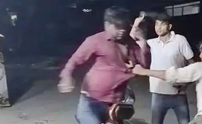 UP Cop Suspended After Assault On Drunk Man - Sakshi