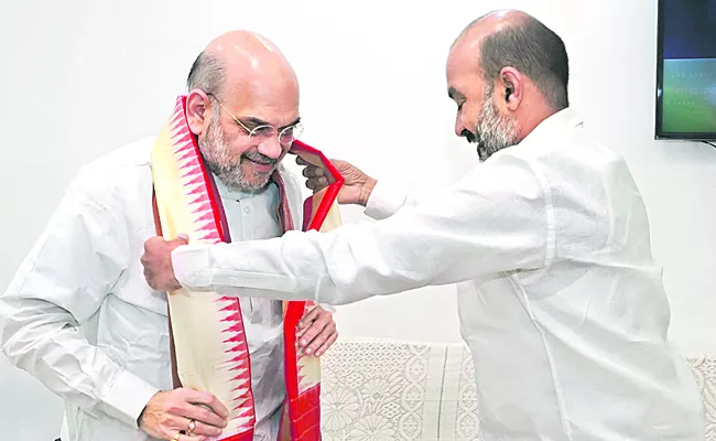 Bandi Sanjay is directed by Amit Shah - Sakshi