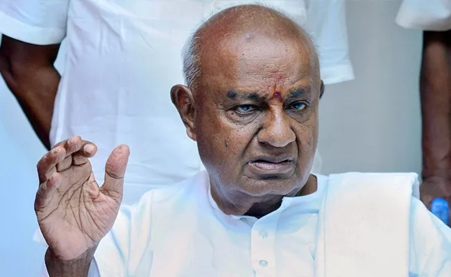 JDS Will Contest Lok Sabha Polls Independently HD Deve Gowda - Sakshi