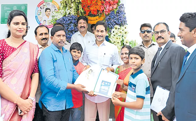 CM Jagan Comments At In houses foundation for poor people meeting - Sakshi