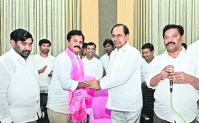 CM KCR comments on free power - Sakshi