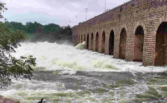 Heavy Rains Effect Authorities Will Lift Usman Sagar Gates - Sakshi