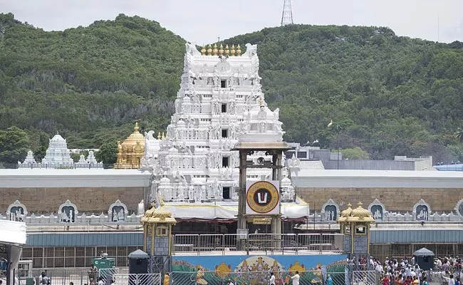 Six Hours For Sarvadarshan In Tirumala - Sakshi