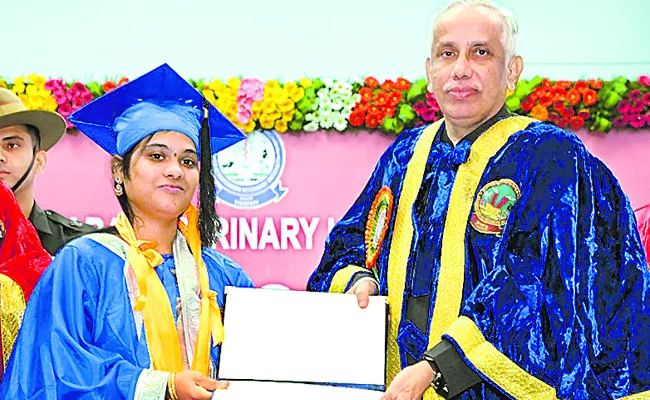 Women take lead role in veterinary profession - Sakshi