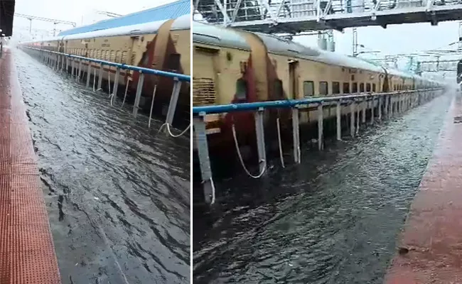 Many Trains Canceled Due To Flood Water At Kazipet Railway Station - Sakshi