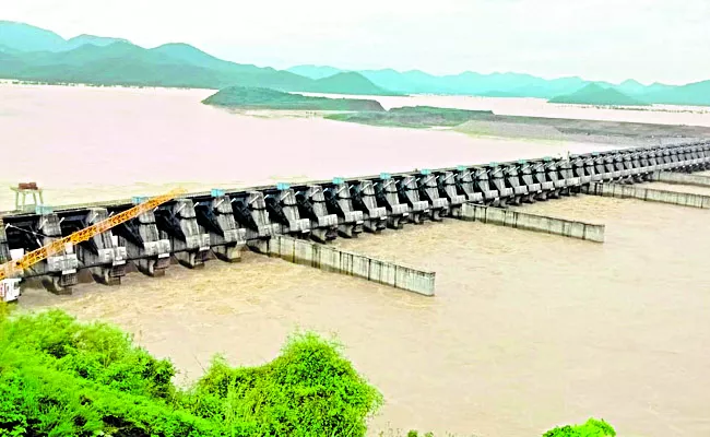 Hour by hour flood rise in Godavari  - Sakshi