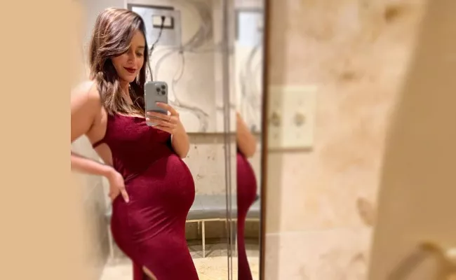 Ileana Shares Baby Bump Pics Of Her Ninth Month Goes VIral - Sakshi