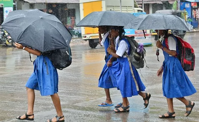 Telangana KCR Government Extended Holiday Amid Heavy Rains - Sakshi