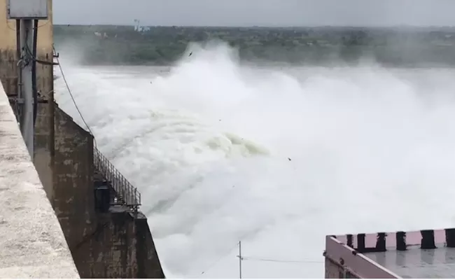 Huge Water Inflow To Sriram Sagar Project 26 Gates Opened - Sakshi