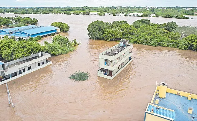 Heavy rains in combined Telangana districts  - Sakshi