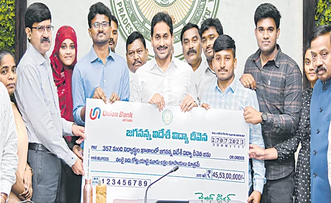 CM Jagan Released Jagananna Videsi Vidya Deevena Funds - Sakshi