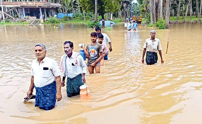 Godavari coastal villages affected by flooding - Sakshi