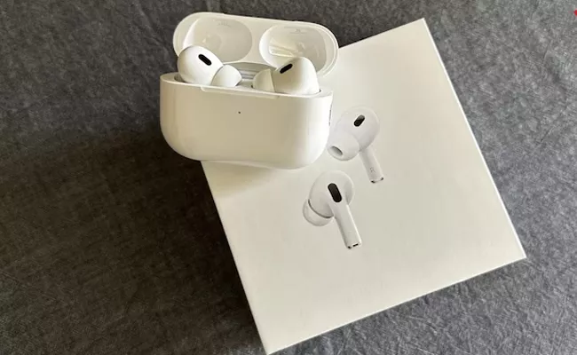 Apple Airpods Max And Airpods Pro Get Massive Discount On Flipkart - Sakshi