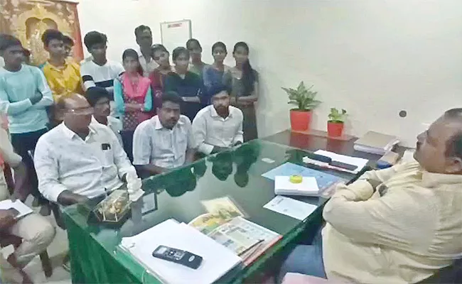 TDP Activist Murali Misbehave With College Students At Musunuru - Sakshi