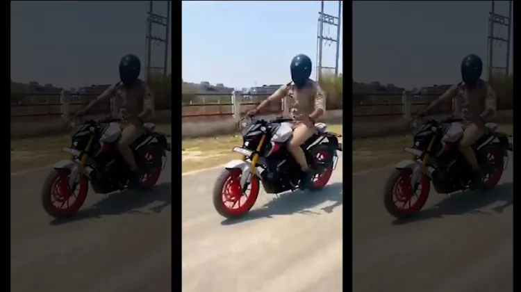 Viral VIdeo UP Police Bike Stunts 