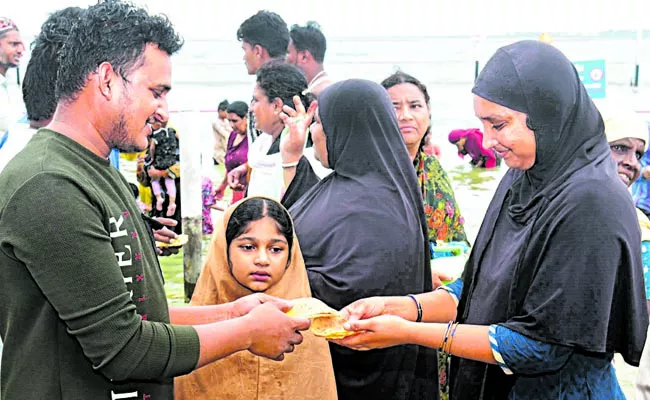 A grand start to the Rottela Panduga - Sakshi