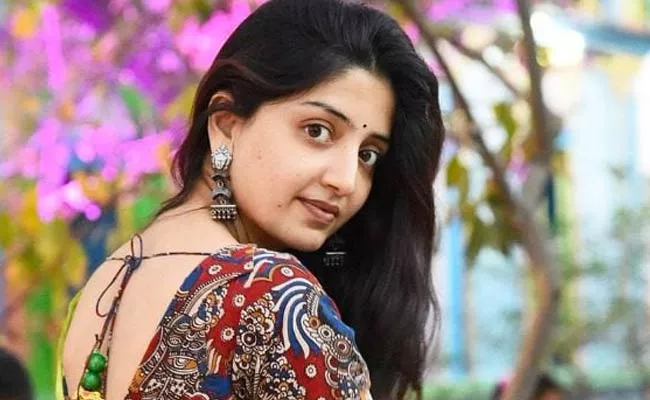 Poonam Kaur Viral Comments On Guruvu - Sakshi