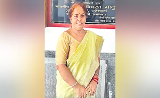 Lecturer Madhu Inspiring Story From Being House Maid To Now Lecturer - Sakshi