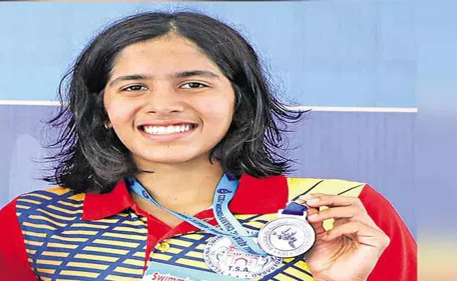 Telangana Vritti Agarwal Swims To Silver At National Aquatic Championship - Sakshi