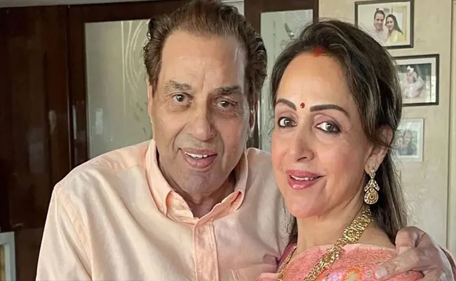 Dharmendra booked entire 100 room hospital for Hema Malini Delivery - Sakshi