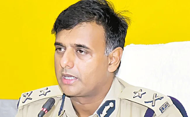 Police Commissioner about the incident of attack on cloth merchant - Sakshi