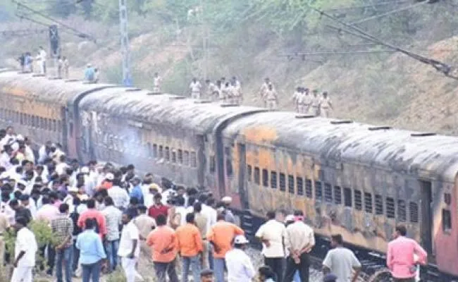 Forensic Experts Key Comments Over Falaknuma Express Accident - Sakshi