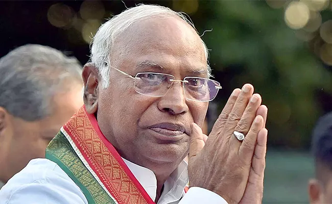 Congress President Mallikarjun Kharge Tweet On Ysr Jayanti - Sakshi