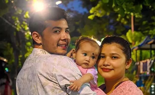 Bengali Singer Albert Kabo Lepcha loses young daughter Evelyn - Sakshi