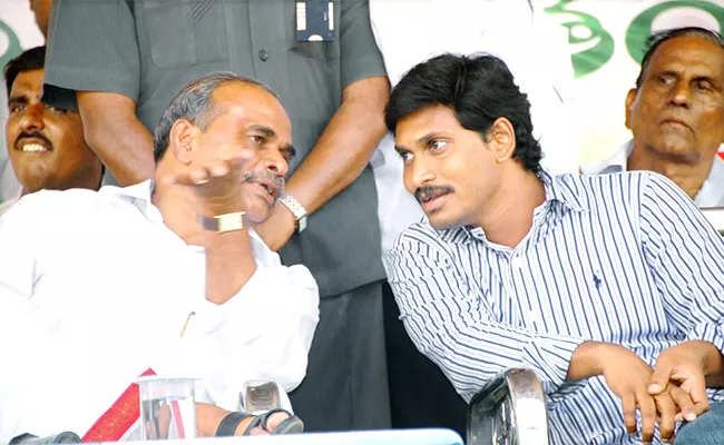 Cm Ys Jagan Emotional Tweet About On Ysr Jayanthi - Sakshi