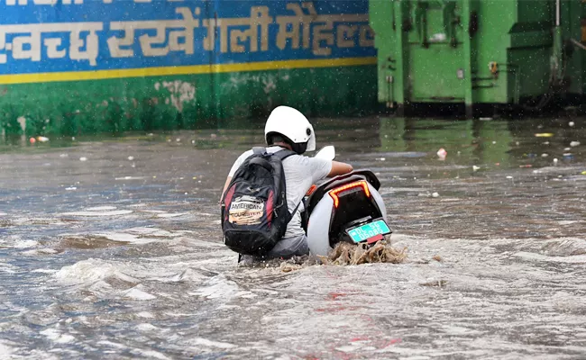 Heavy Rains In Himachal Pradesh Red Alert Issued - Sakshi