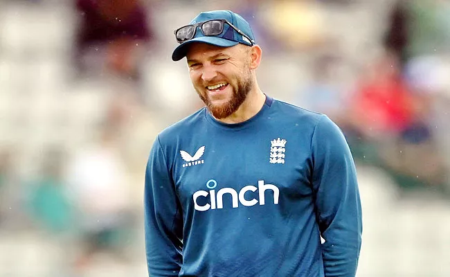 England Head Coach Brendon McCullum Denied Entry-Headingley 3rd Test - Sakshi