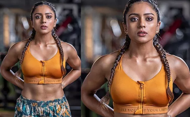 Actress Vithika Sheru Six Pack Look Pic Viral - Sakshi