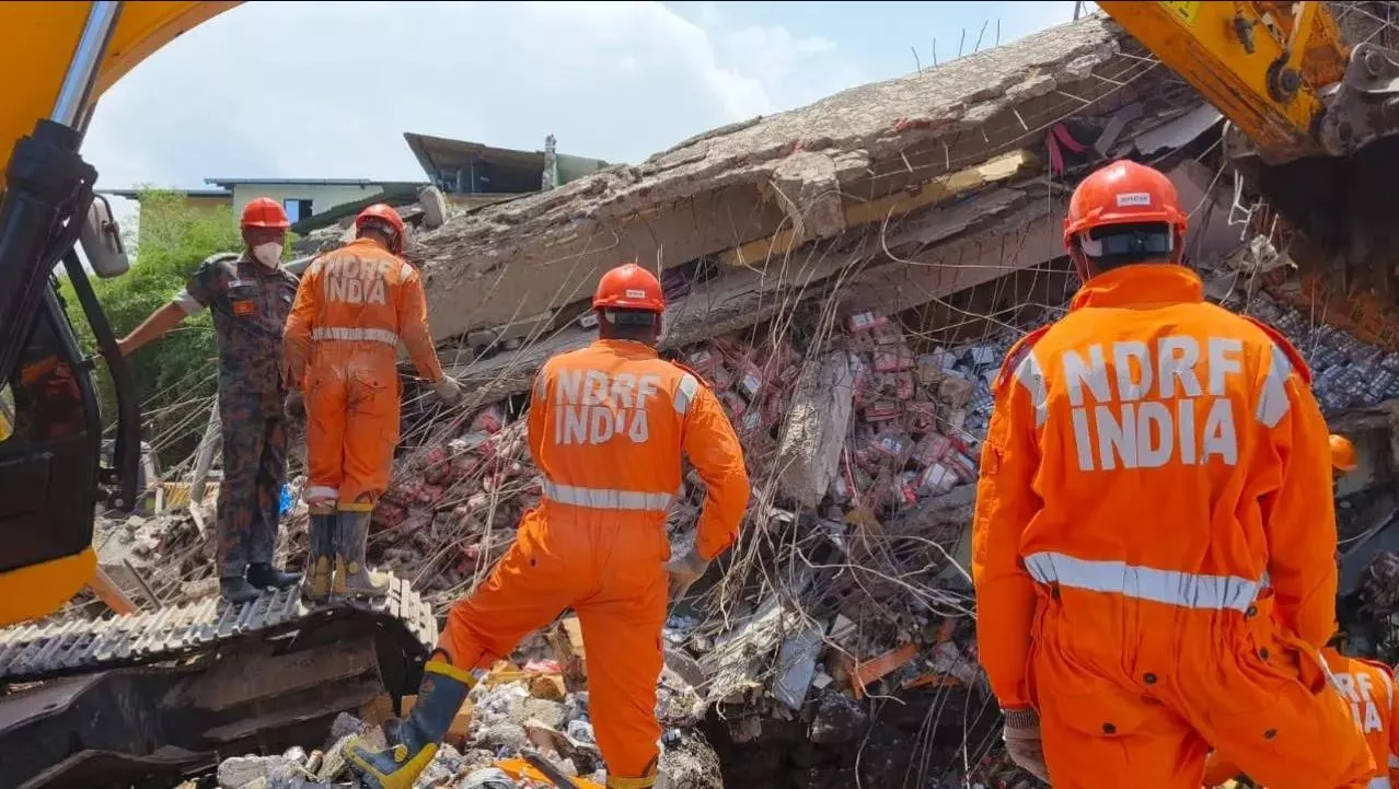 15 Dead After Girder Launcher Collapses In Thane District - Sakshi