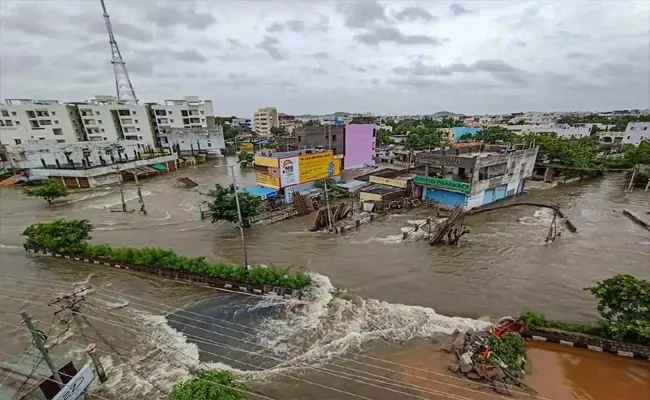 41 Died In Telangana Due To Torrential Rains Floods Govt says To HC - Sakshi