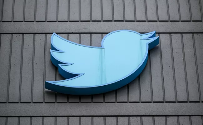 Elon Musk to auction Twitter bird logo and other memorabilia - Sakshi