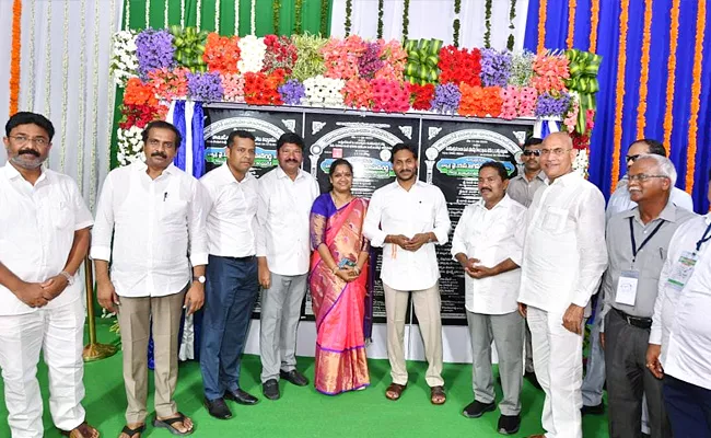 CM YS Jagan Release YSR Sunna Vaddi Scheme Funds At Amalapuram - Sakshi