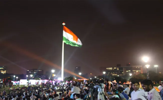 Independence Day 2023: Midnight Flag Hoisting Tradition In Bihars Purnea - Sakshi