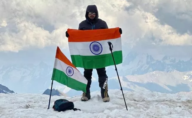 Punjab Police Gurjot Singh Kaler Hosts Tricolour On Mount Elbrus - Sakshi