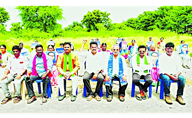 Bahujan leaders in Riley fasting - Sakshi